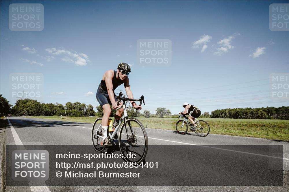 07.09.2025 - 19. Norderstedt Triathlon Michael Burmester http://msf.ph/oto/8854401 07.09.2025 14:57:04 Radfahren 1408 meine-sportfotos.de