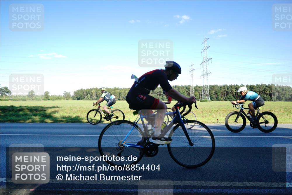 07.09.2025 - 19. Norderstedt Triathlon Michael Burmester http://msf.ph/oto/8854404 07.09.2025 16:16:51 Radfahren 903, 1077, 1411, 1581, 1630 meine-sportfotos.de