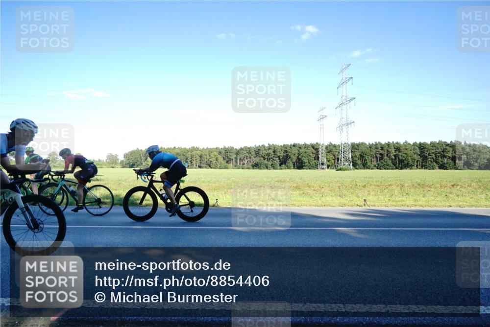 07.09.2025 - 19. Norderstedt Triathlon Michael Burmester http://msf.ph/oto/8854406 07.09.2025 16:16:51 Radfahren 903, 1077, 1411, 1581, 1630 meine-sportfotos.de