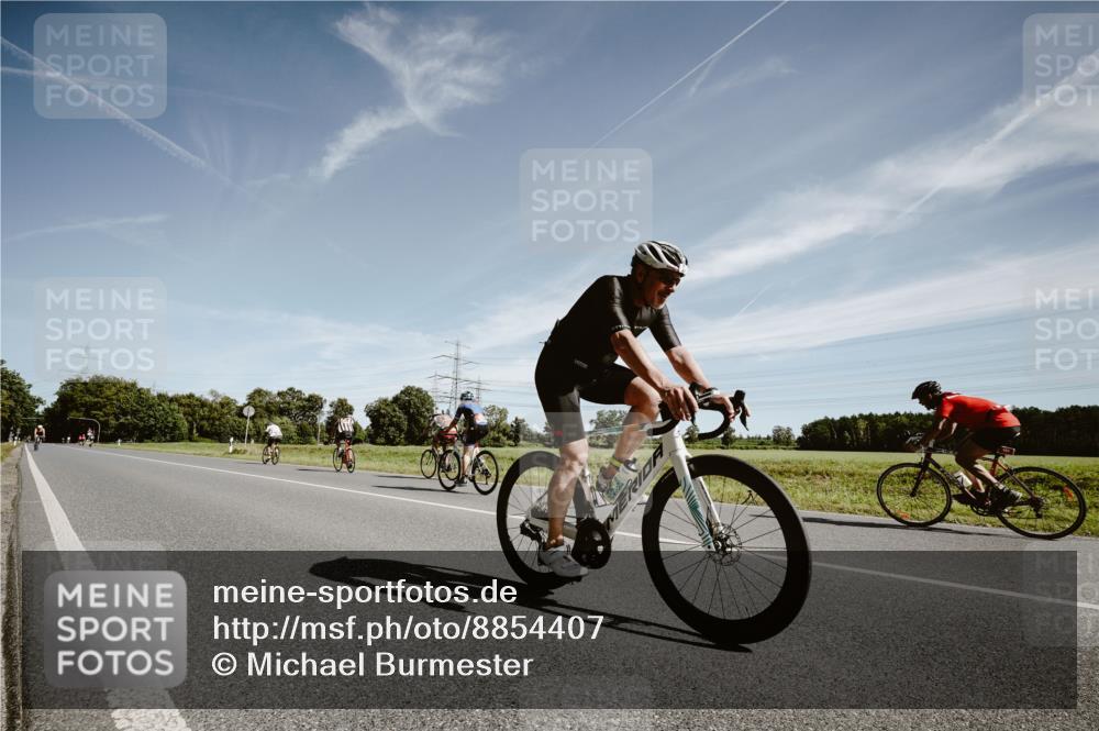 07.09.2025 - 19. Norderstedt Triathlon Michael Burmester http://msf.ph/oto/8854407 07.09.2025 11:57:49 Radfahren 186, 202, 775, 1286 meine-sportfotos.de