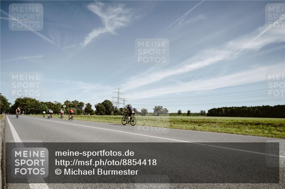 07.09.2025 - 19. Norderstedt Triathlon Michael Burmester http://msf.ph/oto/8854418 07.09.2025 11:57:51 Radfahren 186, 202, 1365 meine-sportfotos.de