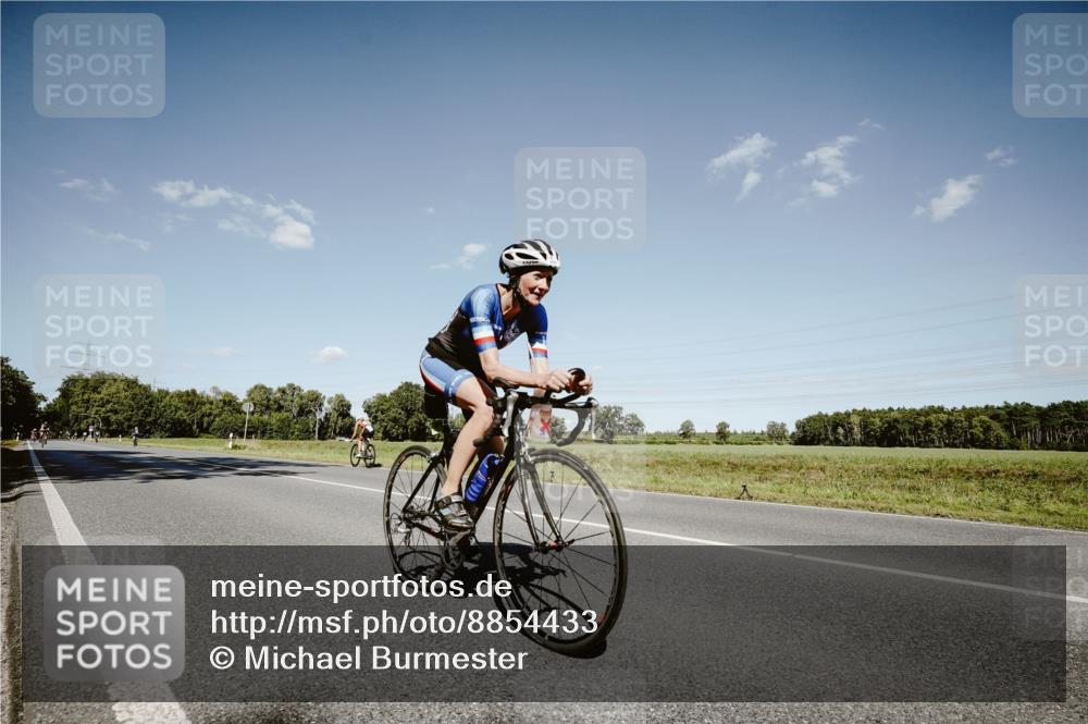 07.09.2025 - 19. Norderstedt Triathlon Michael Burmester http://msf.ph/oto/8854433 07.09.2025 14:57:21 Radfahren 479, 480 meine-sportfotos.de