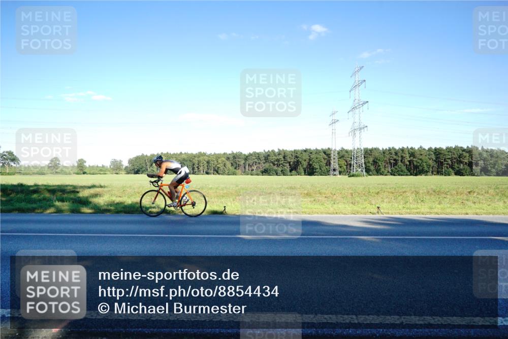 07.09.2025 - 19. Norderstedt Triathlon Michael Burmester http://msf.ph/oto/8854434 07.09.2025 16:17:03 Radfahren 371, 376, 396, 902, 1448, 1454, 1609 meine-sportfotos.de