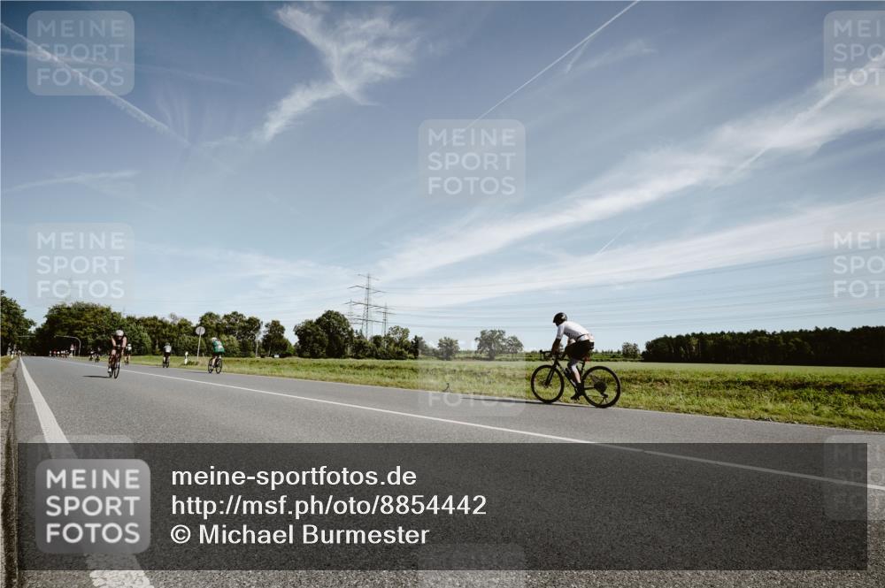 07.09.2025 - 19. Norderstedt Triathlon Michael Burmester http://msf.ph/oto/8854442 07.09.2025 11:58:05 Radfahren 1224 meine-sportfotos.de