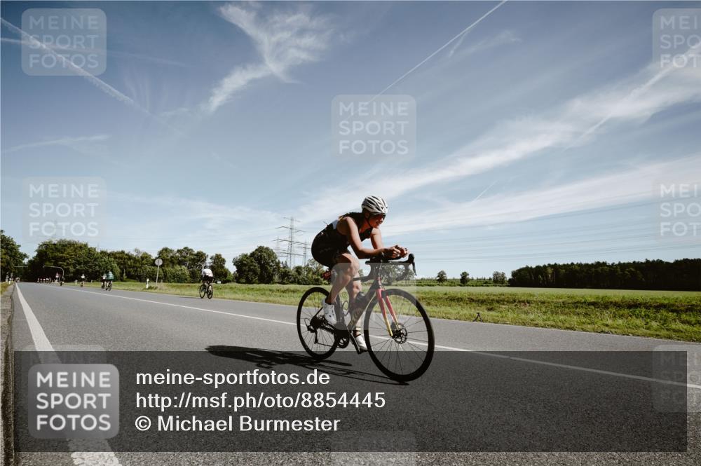 07.09.2025 - 19. Norderstedt Triathlon Michael Burmester http://msf.ph/oto/8854445 07.09.2025 11:58:06 Radfahren 1224 meine-sportfotos.de