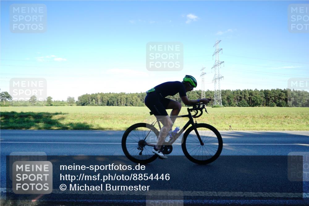 07.09.2025 - 19. Norderstedt Triathlon Michael Burmester http://msf.ph/oto/8854446 07.09.2025 16:17:12 Radfahren 924, 1053, 1460, 1569 meine-sportfotos.de