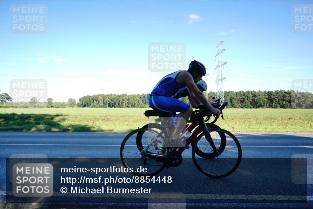 07.09.2025 - 19. Norderstedt Triathlon Michael Burmester http://msf.ph/oto/8854448 07.09.2025 16:17:12 Radfahren 924, 1053, 1460, 1569 meine-sportfotos.de