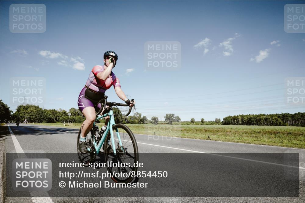 07.09.2025 - 19. Norderstedt Triathlon Michael Burmester http://msf.ph/oto/8854450 07.09.2025 14:57:37 Radfahren 408, 967 meine-sportfotos.de