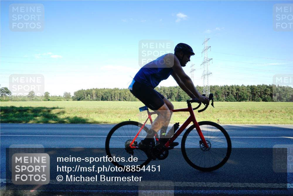 07.09.2025 - 19. Norderstedt Triathlon Michael Burmester http://msf.ph/oto/8854451 07.09.2025 16:17:14 Radfahren 924, 1053, 1460, 1569 meine-sportfotos.de