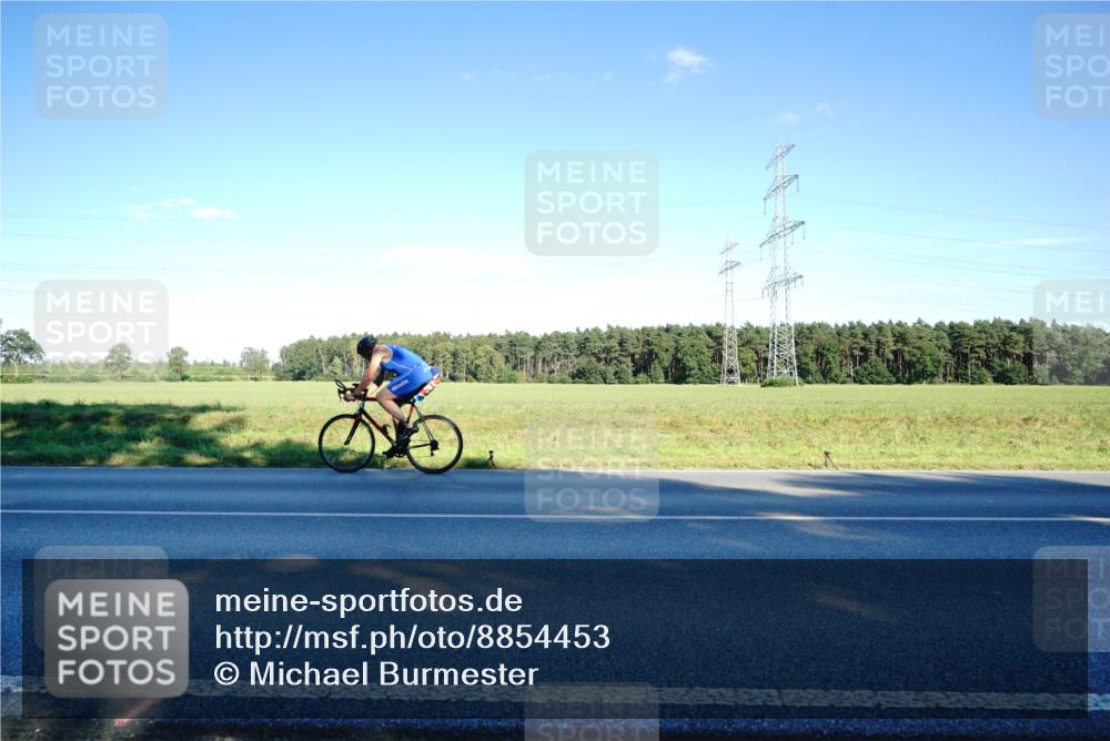 07.09.2025 - 19. Norderstedt Triathlon Michael Burmester http://msf.ph/oto/8854453 07.09.2025 16:17:16 Radfahren 924, 1460, 1569 meine-sportfotos.de