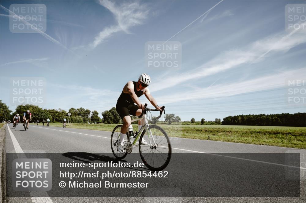 07.09.2025 - 19. Norderstedt Triathlon Michael Burmester http://msf.ph/oto/8854462 07.09.2025 11:58:27 Radfahren 233, 1306, 1359 meine-sportfotos.de