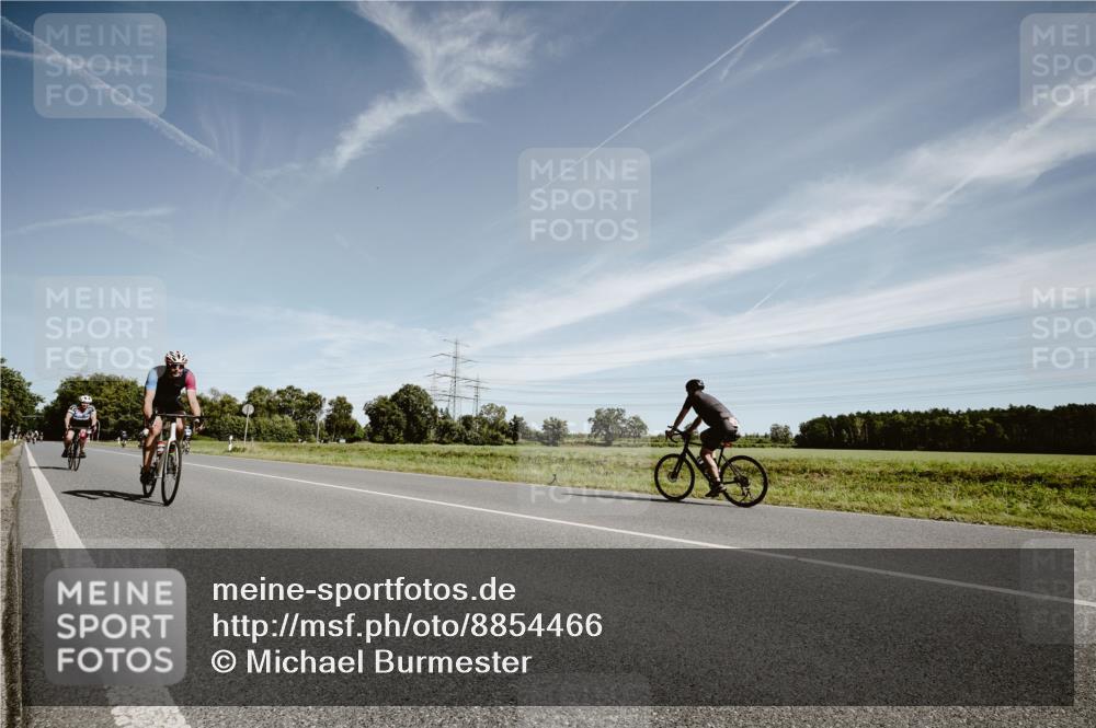 07.09.2025 - 19. Norderstedt Triathlon Michael Burmester http://msf.ph/oto/8854466 07.09.2025 11:58:28 Radfahren 233, 1306, 1359 meine-sportfotos.de