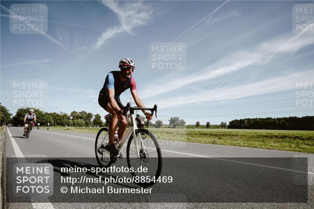 07.09.2025 - 19. Norderstedt Triathlon Michael Burmester http://msf.ph/oto/8854469 07.09.2025 11:58:28 Radfahren 233, 1306, 1359 meine-sportfotos.de