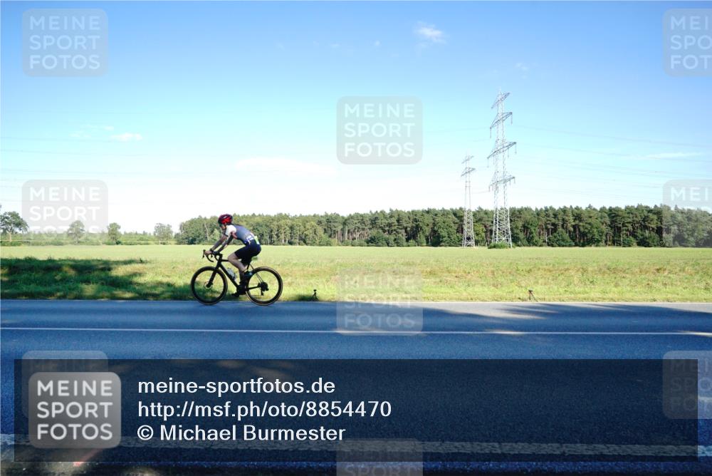 07.09.2025 - 19. Norderstedt Triathlon Michael Burmester http://msf.ph/oto/8854470 07.09.2025 16:17:38 Radfahren 362, 864, 918, 1084 meine-sportfotos.de