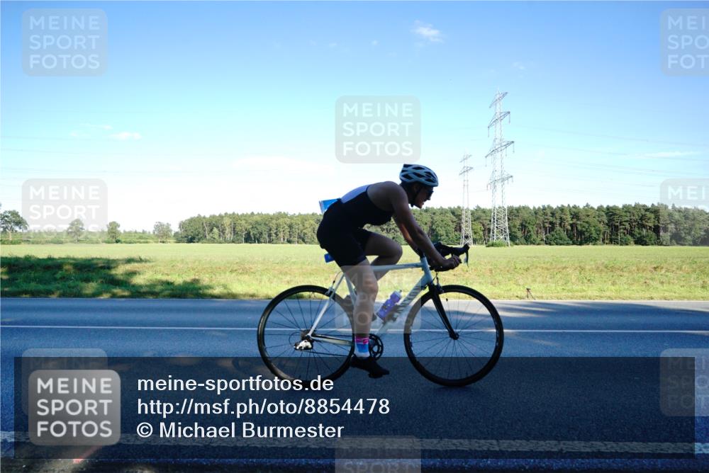 07.09.2025 - 19. Norderstedt Triathlon Michael Burmester http://msf.ph/oto/8854478 07.09.2025 16:17:40 Radfahren 362, 864, 918, 1084 meine-sportfotos.de