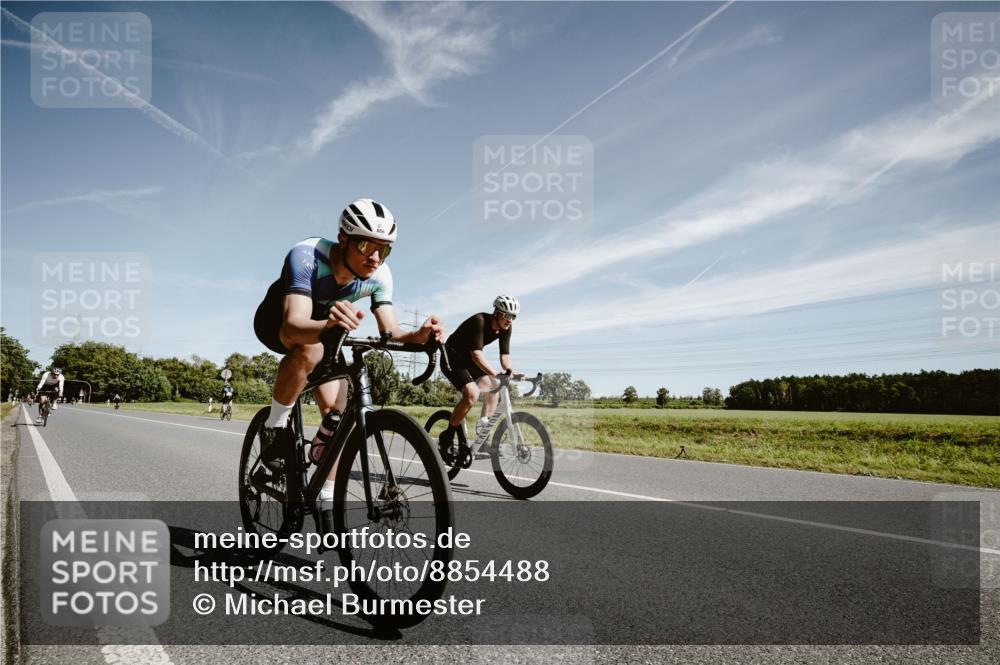 07.09.2025 - 19. Norderstedt Triathlon Michael Burmester http://msf.ph/oto/8854488 07.09.2025 11:58:42 Radfahren 165, 856, 1320 meine-sportfotos.de