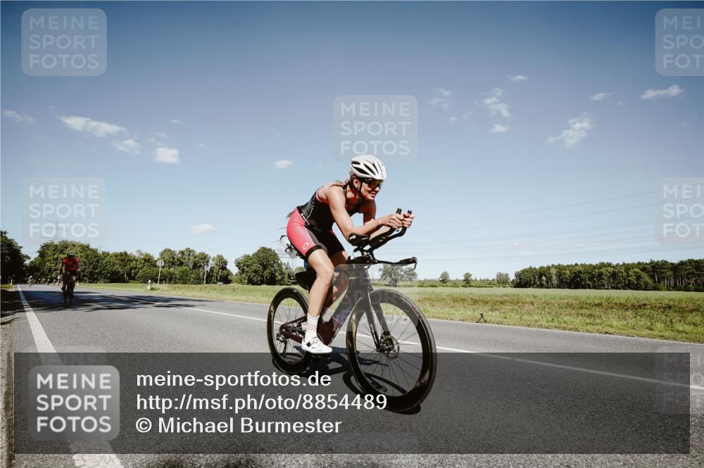 07.09.2025 - 19. Norderstedt Triathlon Michael Burmester http://msf.ph/oto/8854489 07.09.2025 14:58:14 Radfahren 377, 390 meine-sportfotos.de