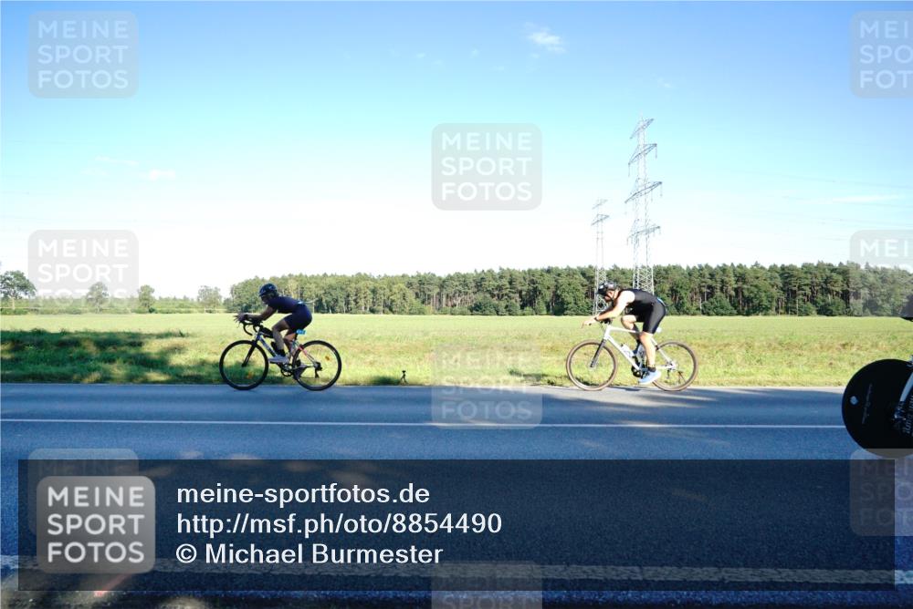07.09.2025 - 19. Norderstedt Triathlon Michael Burmester http://msf.ph/oto/8854490 07.09.2025 16:17:50 Radfahren 944, 1588, 1602 meine-sportfotos.de