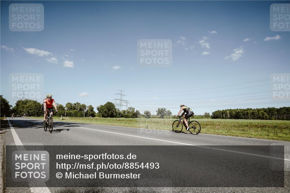 07.09.2025 - 19. Norderstedt Triathlon Michael Burmester http://msf.ph/oto/8854493 07.09.2025 14:58:15 Radfahren 377, 390 meine-sportfotos.de