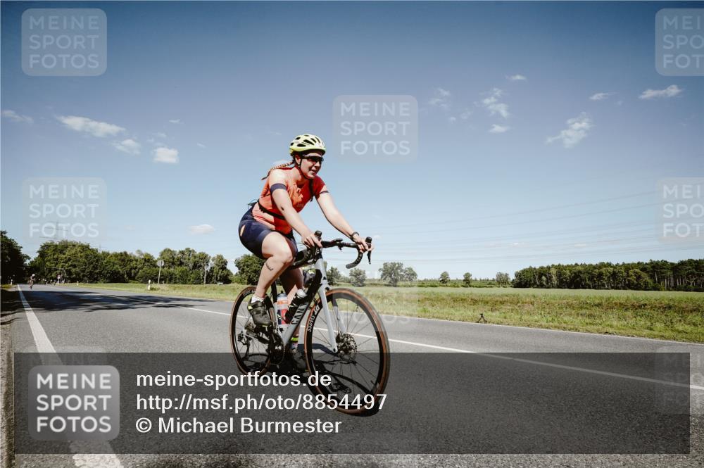 07.09.2025 - 19. Norderstedt Triathlon Michael Burmester http://msf.ph/oto/8854497 07.09.2025 14:58:16 Radfahren 377, 390 meine-sportfotos.de