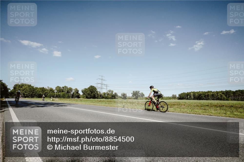 07.09.2025 - 19. Norderstedt Triathlon Michael Burmester http://msf.ph/oto/8854500 07.09.2025 14:58:19 Radfahren 1439 meine-sportfotos.de