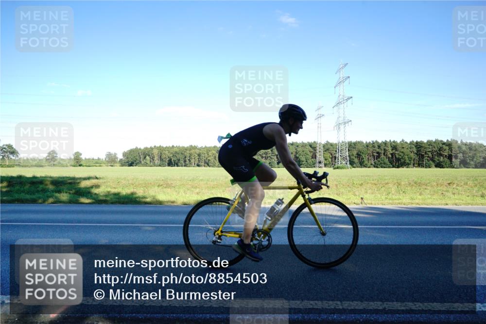 07.09.2025 - 19. Norderstedt Triathlon Michael Burmester http://msf.ph/oto/8854503 07.09.2025 16:17:57 Radfahren 1046, 1096, 1534 meine-sportfotos.de