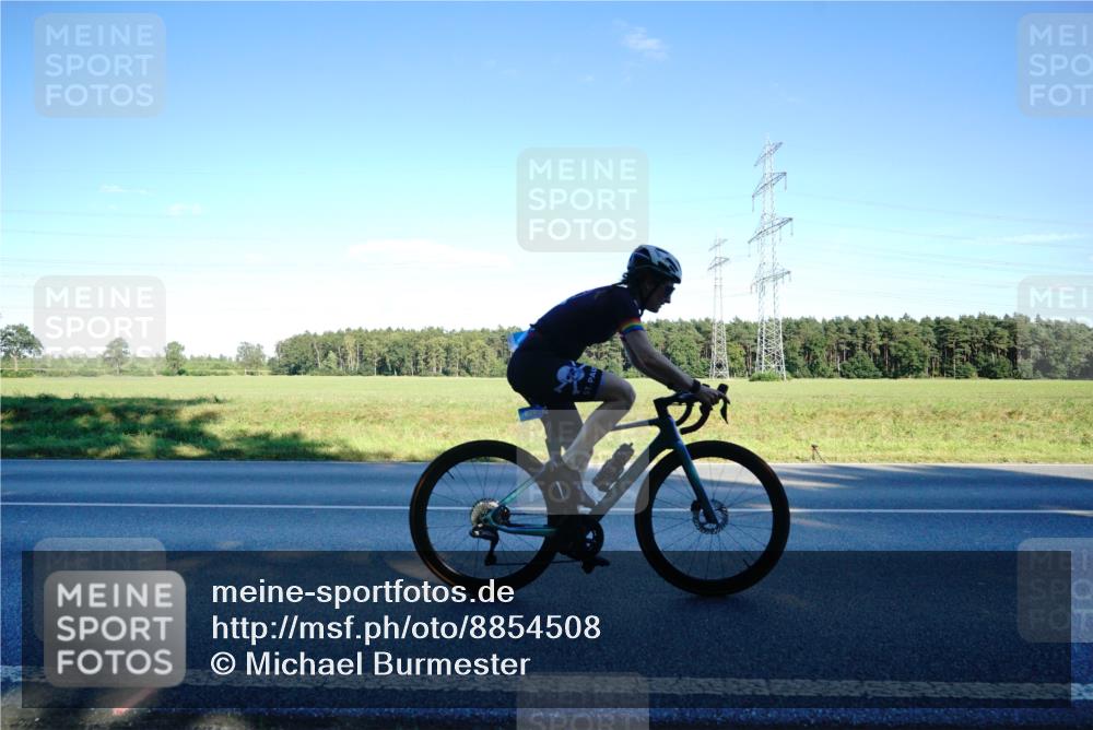 07.09.2025 - 19. Norderstedt Triathlon Michael Burmester http://msf.ph/oto/8854508 07.09.2025 16:18:03 Radfahren 878, 1555, 1621, 1627 meine-sportfotos.de