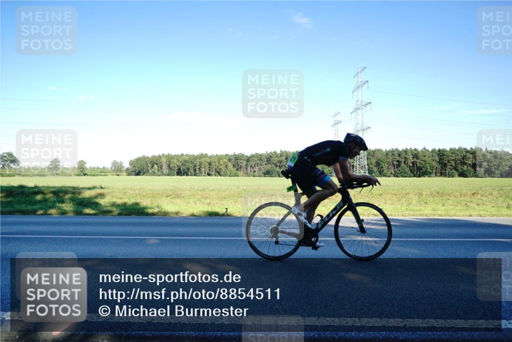 07.09.2025 - 19. Norderstedt Triathlon Michael Burmester http://msf.ph/oto/8854511 07.09.2025 16:18:03 Radfahren 878, 1555, 1621, 1627 meine-sportfotos.de