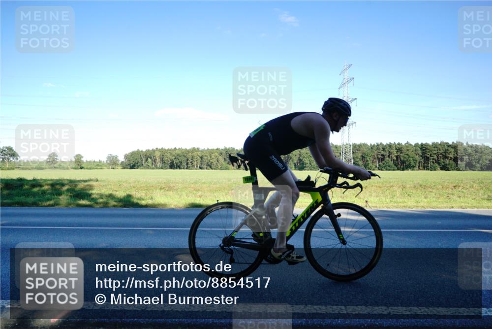 07.09.2025 - 19. Norderstedt Triathlon Michael Burmester http://msf.ph/oto/8854517 07.09.2025 16:18:07 Radfahren 889, 1555, 1619, 1621, 1627 meine-sportfotos.de