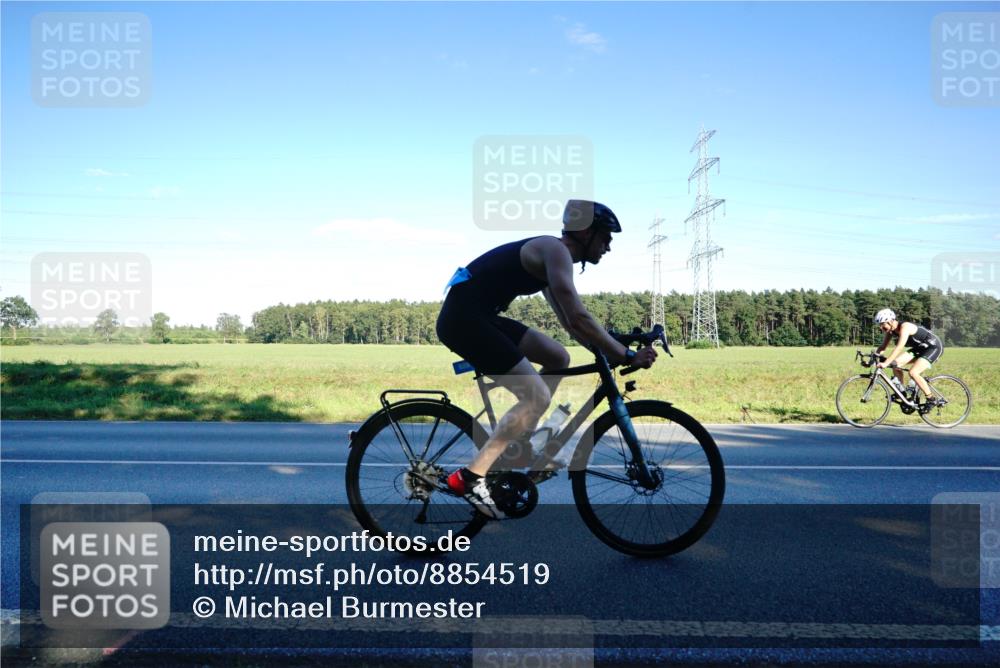 07.09.2025 - 19. Norderstedt Triathlon Michael Burmester http://msf.ph/oto/8854519 07.09.2025 16:18:09 Radfahren 889, 940, 1619, 1627 meine-sportfotos.de