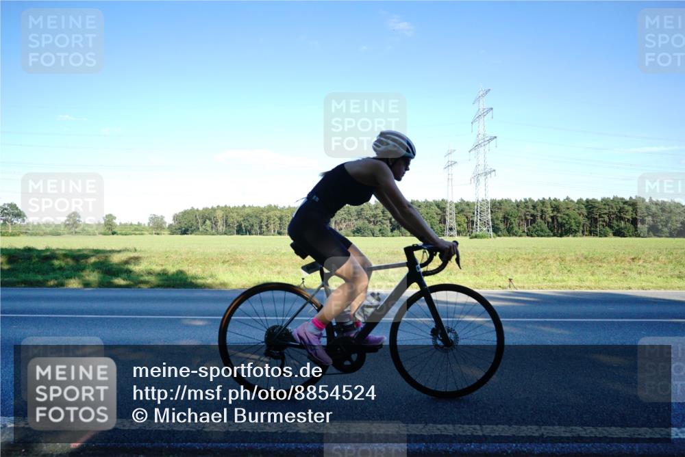 07.09.2025 - 19. Norderstedt Triathlon Michael Burmester http://msf.ph/oto/8854524 07.09.2025 16:18:11 Radfahren 889, 940, 1619 meine-sportfotos.de