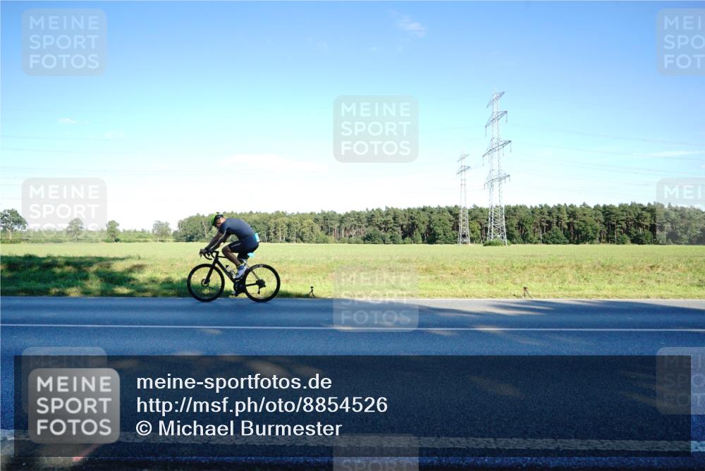 07.09.2025 - 19. Norderstedt Triathlon Michael Burmester http://msf.ph/oto/8854526 07.09.2025 16:18:13 Radfahren 889, 940 meine-sportfotos.de
