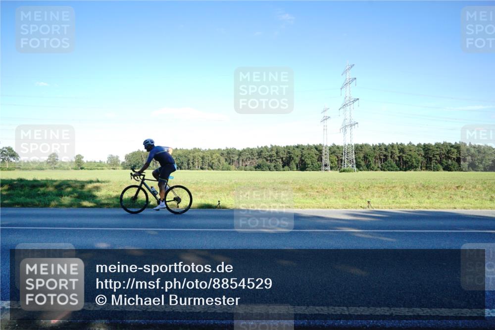 07.09.2025 - 19. Norderstedt Triathlon Michael Burmester http://msf.ph/oto/8854529 07.09.2025 16:18:25 Radfahren 929, 1589 meine-sportfotos.de