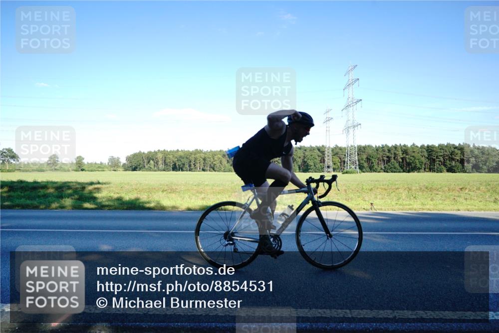 07.09.2025 - 19. Norderstedt Triathlon Michael Burmester http://msf.ph/oto/8854531 07.09.2025 16:18:25 Radfahren 929, 1589 meine-sportfotos.de
