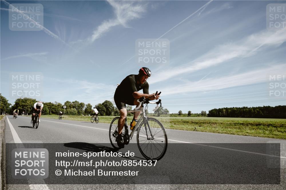 07.09.2025 - 19. Norderstedt Triathlon Michael Burmester http://msf.ph/oto/8854537 07.09.2025 11:59:09 Radfahren 191, 279, 835, 1379 meine-sportfotos.de