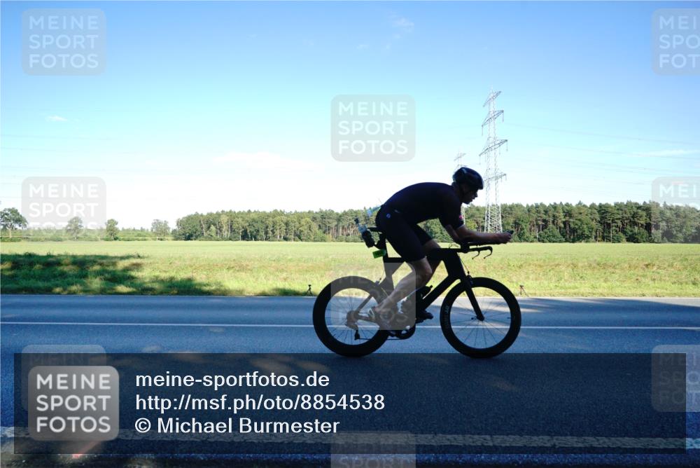 07.09.2025 - 19. Norderstedt Triathlon Michael Burmester http://msf.ph/oto/8854538 07.09.2025 16:18:29 Radfahren 923, 929, 1574, 1589, 1616 meine-sportfotos.de