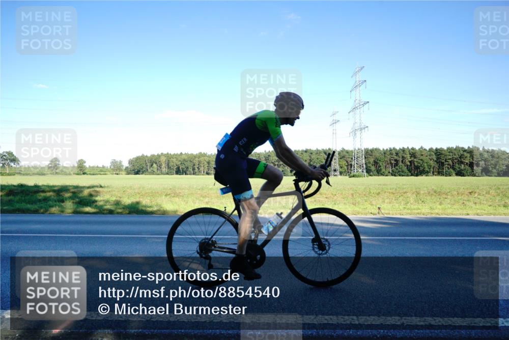 07.09.2025 - 19. Norderstedt Triathlon Michael Burmester http://msf.ph/oto/8854540 07.09.2025 16:18:31 Radfahren 923, 1574, 1589, 1616 meine-sportfotos.de