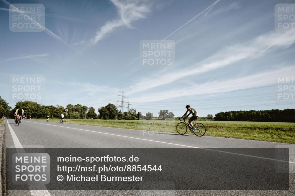 07.09.2025 - 19. Norderstedt Triathlon Michael Burmester http://msf.ph/oto/8854544 07.09.2025 11:59:11 Radfahren 279, 835, 1305, 1379 meine-sportfotos.de