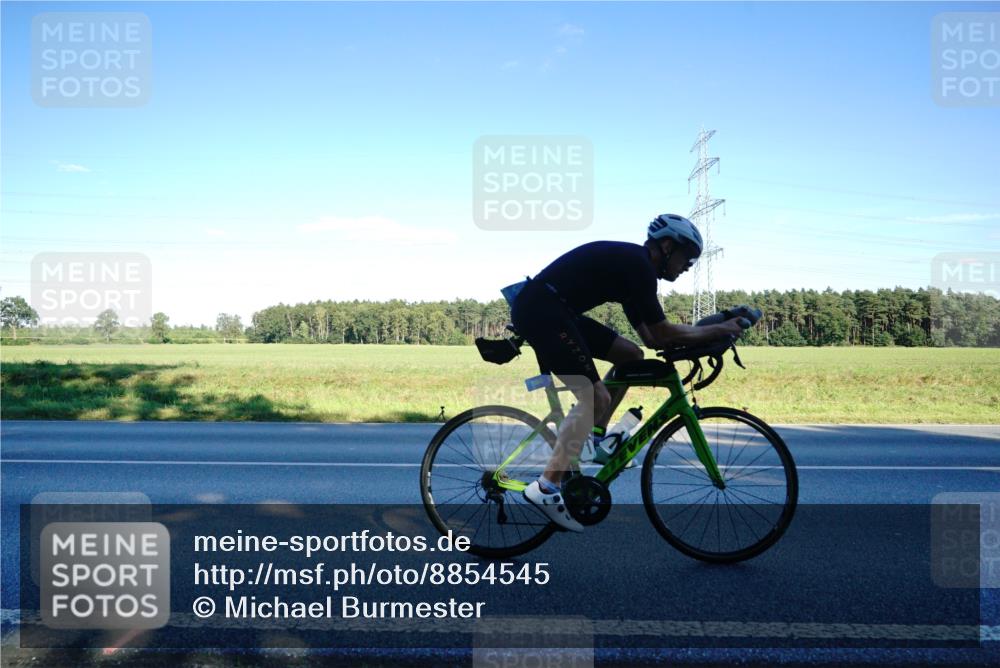 07.09.2025 - 19. Norderstedt Triathlon Michael Burmester http://msf.ph/oto/8854545 07.09.2025 16:18:38 Radfahren 866, 1094, 1557 meine-sportfotos.de