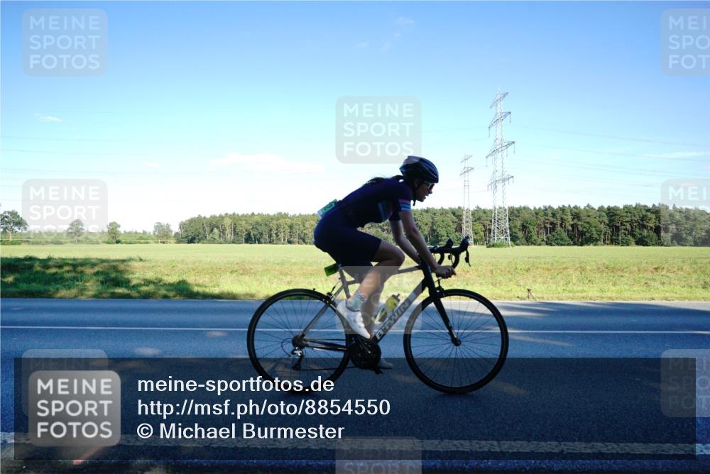 07.09.2025 - 19. Norderstedt Triathlon Michael Burmester http://msf.ph/oto/8854550 07.09.2025 16:18:41 Radfahren 418, 866, 886, 890, 1092, 1094 meine-sportfotos.de