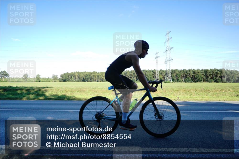 07.09.2025 - 19. Norderstedt Triathlon Michael Burmester http://msf.ph/oto/8854554 07.09.2025 16:18:43 Radfahren 418, 886, 890, 1092, 1094, 1528, 1561 meine-sportfotos.de
