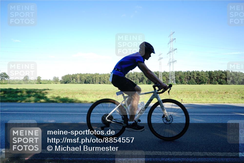 07.09.2025 - 19. Norderstedt Triathlon Michael Burmester http://msf.ph/oto/8854557 07.09.2025 16:18:43 Radfahren 418, 886, 890, 1092, 1094, 1528, 1561 meine-sportfotos.de