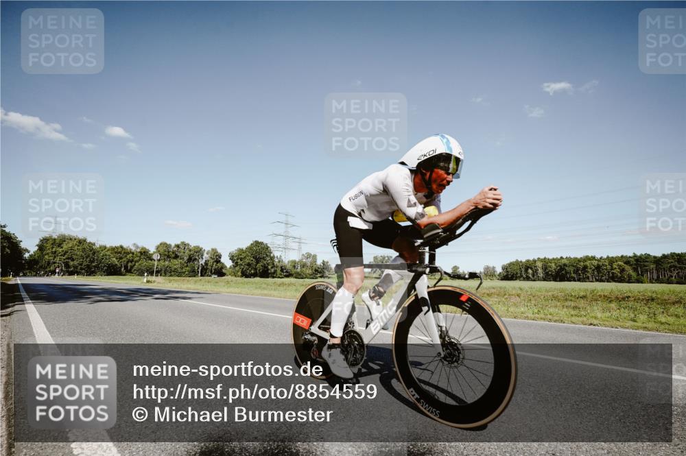 07.09.2025 - 19. Norderstedt Triathlon Michael Burmester http://msf.ph/oto/8854559 07.09.2025 14:59:50 Radfahren 1501 meine-sportfotos.de