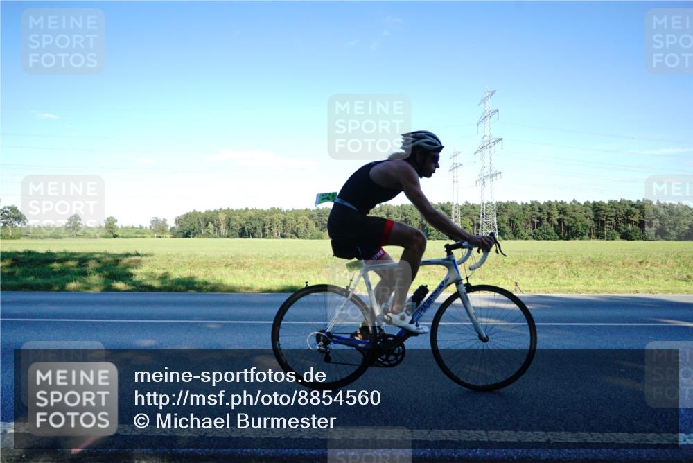 07.09.2025 - 19. Norderstedt Triathlon Michael Burmester http://msf.ph/oto/8854560 07.09.2025 16:18:44 Radfahren 418, 886, 890, 1092, 1528, 1561 meine-sportfotos.de