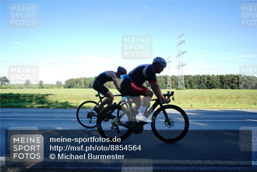 07.09.2025 - 19. Norderstedt Triathlon Michael Burmester http://msf.ph/oto/8854564 07.09.2025 16:18:47 Radfahren 886, 890, 931, 1528, 1561, 1601 meine-sportfotos.de