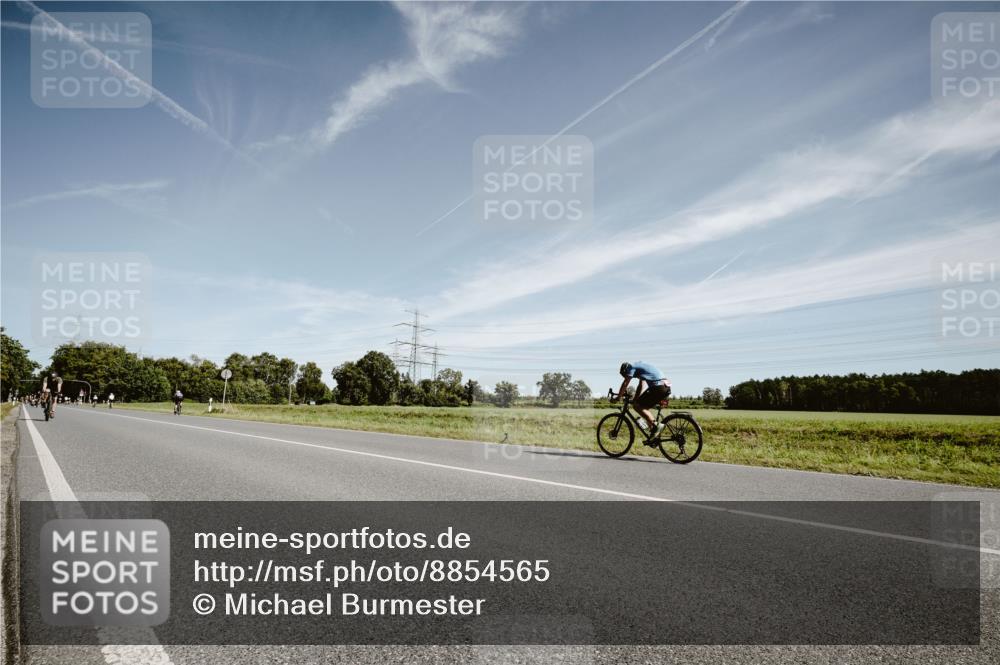 07.09.2025 - 19. Norderstedt Triathlon Michael Burmester http://msf.ph/oto/8854565 07.09.2025 11:59:24 Radfahren 1350 meine-sportfotos.de