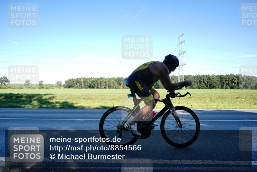 07.09.2025 - 19. Norderstedt Triathlon Michael Burmester http://msf.ph/oto/8854566 07.09.2025 16:18:57 Radfahren 1523 meine-sportfotos.de