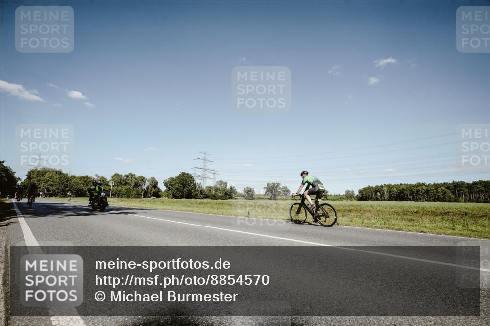 07.09.2025 - 19. Norderstedt Triathlon Michael Burmester http://msf.ph/oto/8854570 07.09.2025 15:00:09 Radfahren 457 meine-sportfotos.de