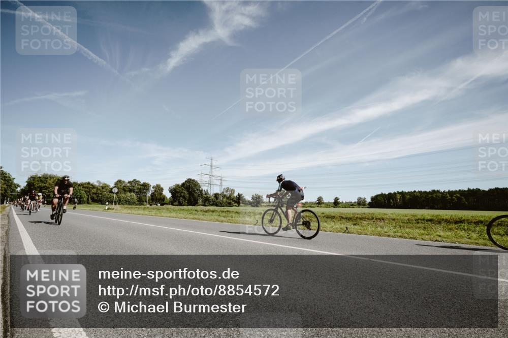 07.09.2025 - 19. Norderstedt Triathlon Michael Burmester http://msf.ph/oto/8854572 07.09.2025 11:59:30 Radfahren 201, 252, 1294 meine-sportfotos.de