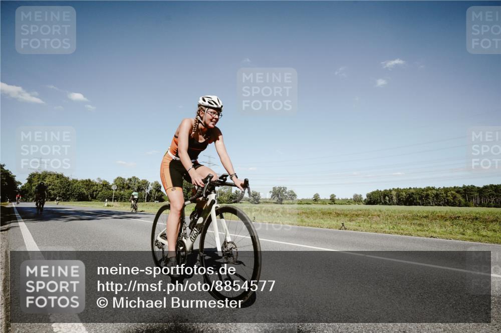 07.09.2025 - 19. Norderstedt Triathlon Michael Burmester http://msf.ph/oto/8854577 07.09.2025 15:00:11 Radfahren 382, 457 meine-sportfotos.de